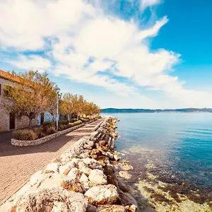 First Row By The Sea Apartament Bibinje
